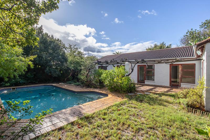 4 Bedroom Property for Sale in Constantia Western Cape
